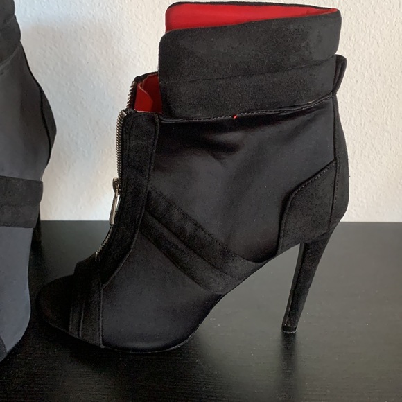 Cute booties - Picture 2 of 3